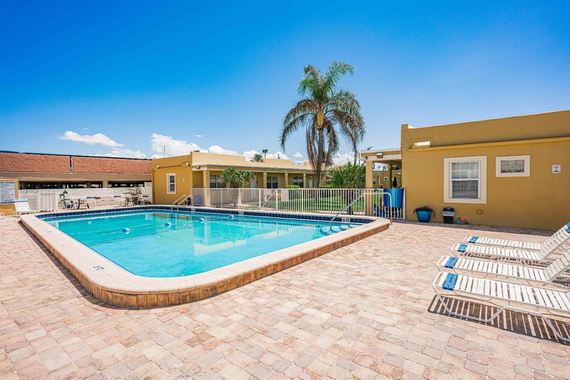 Beachside Retreat W Heated Pool 圣徒皮特海滩 外观 照片